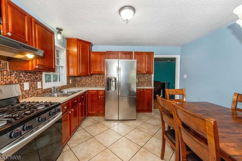 321-323 Halsey St