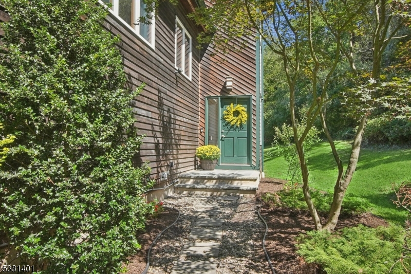 15 Old Clinton Rd