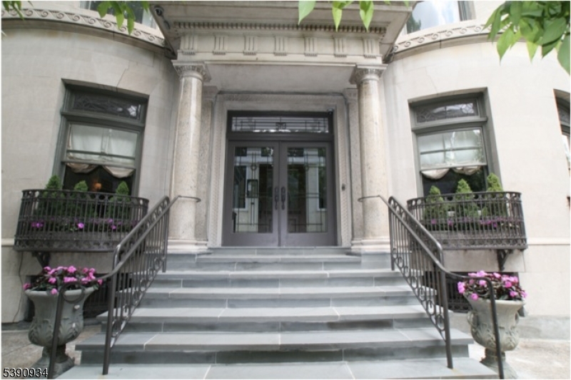 57-59 Lincoln Park