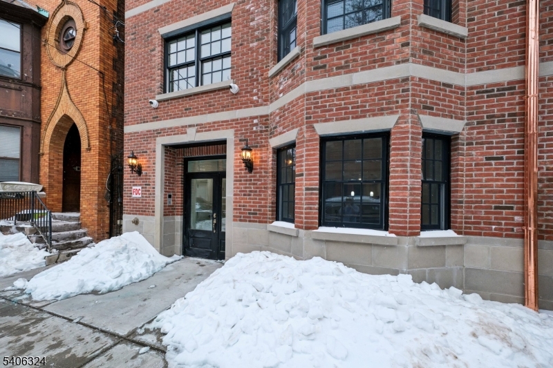 52 James St Unit 1 1