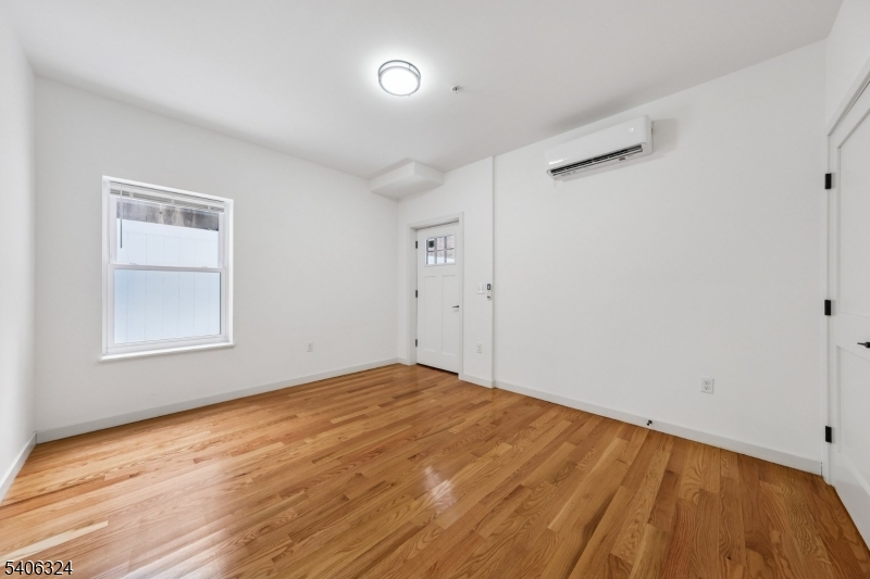 52 James St Unit 1 1