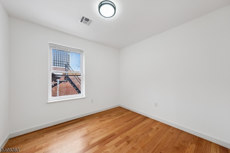 52 James St Unit 4 4