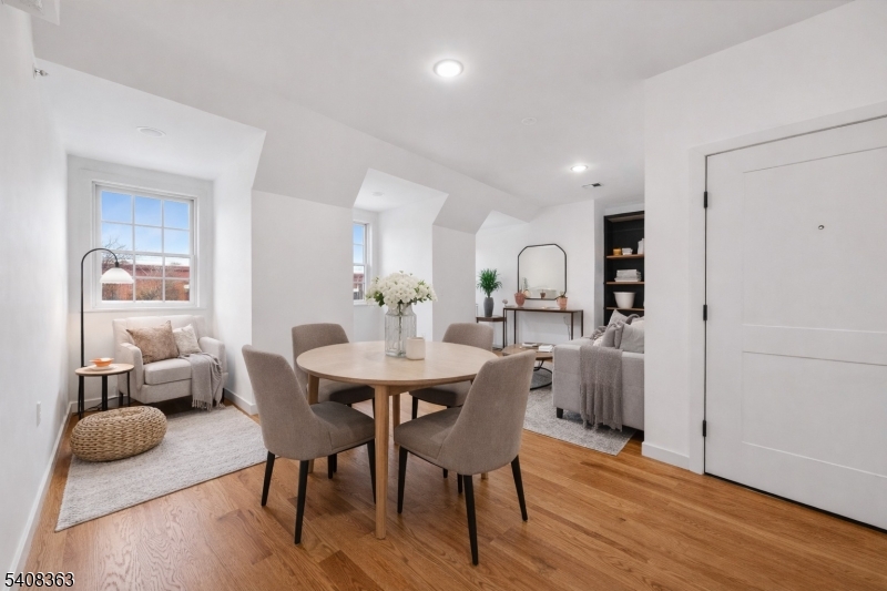 52 James St Unit 4 4