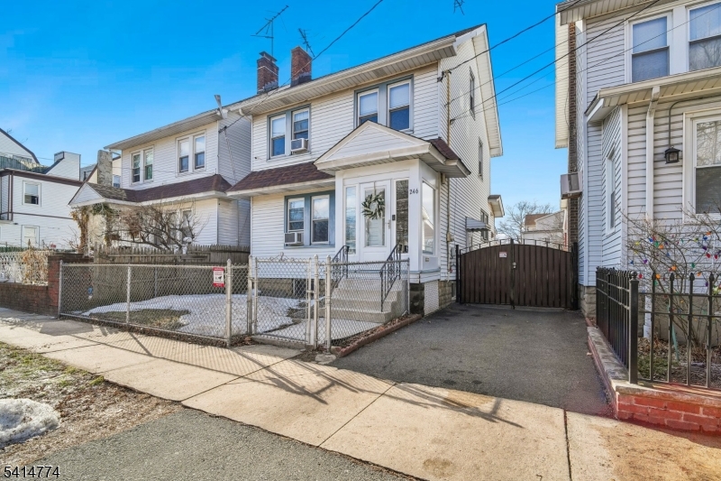 246 N 9Th St