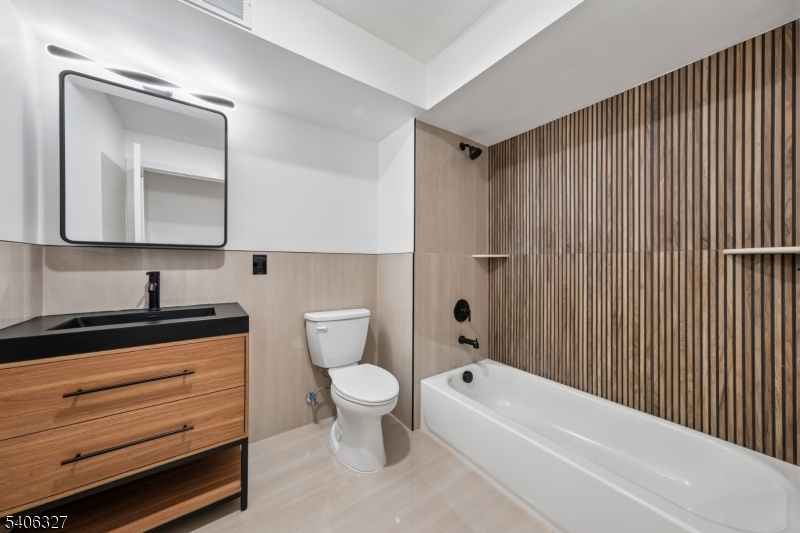 52 James St Unit 1 1