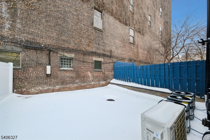 52 James St Unit 1 1