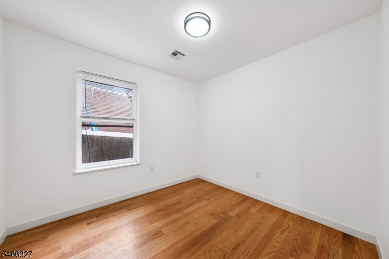 52 James St Unit 1 1