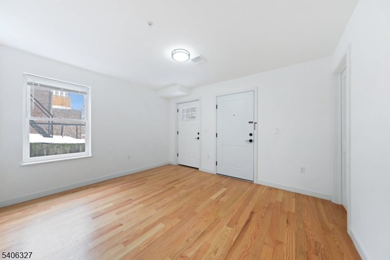 52 James St Unit 1 1