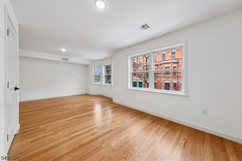 52 James St Unit 1 1
