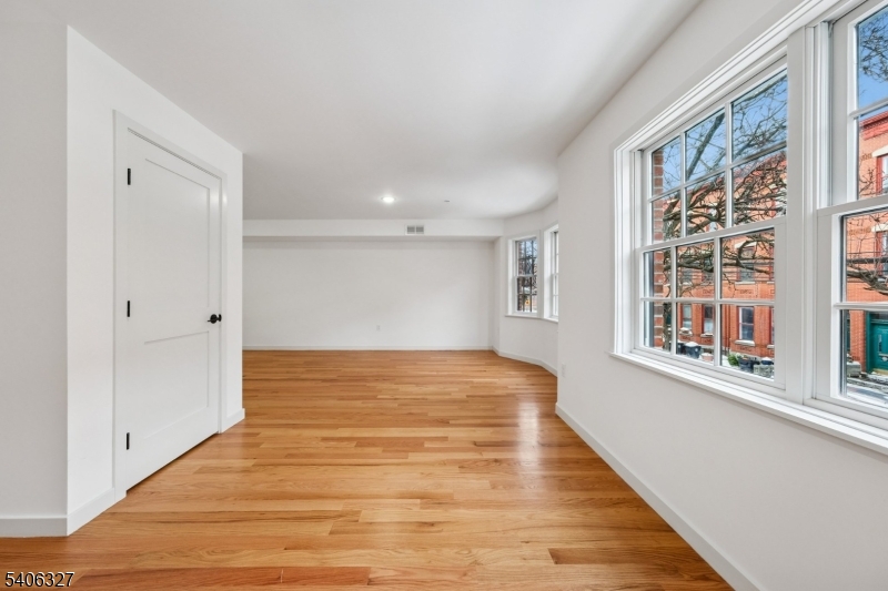 52 James St 2