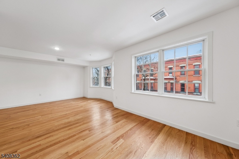 52 James St 3