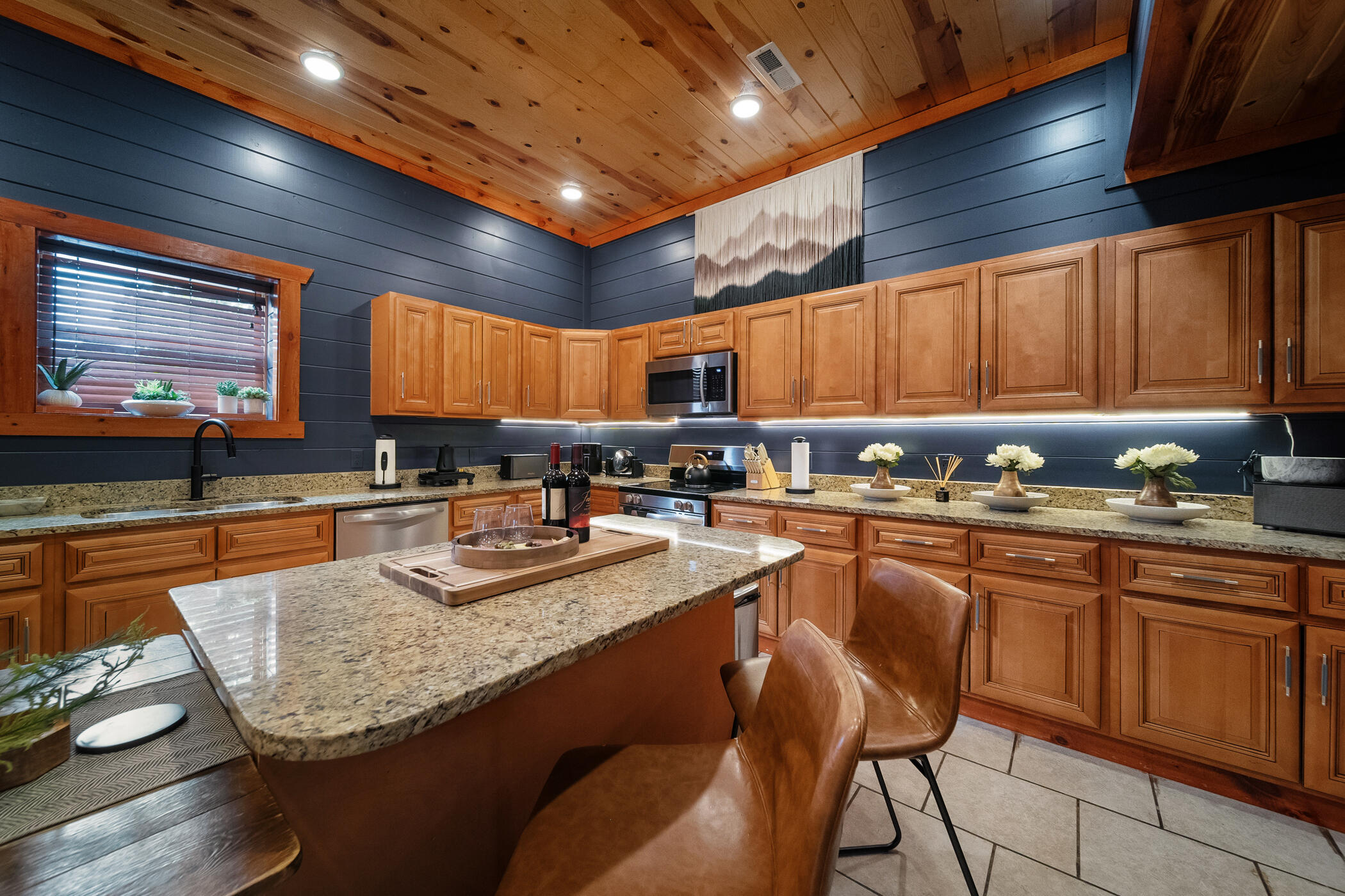 2513 Laurel Point Way