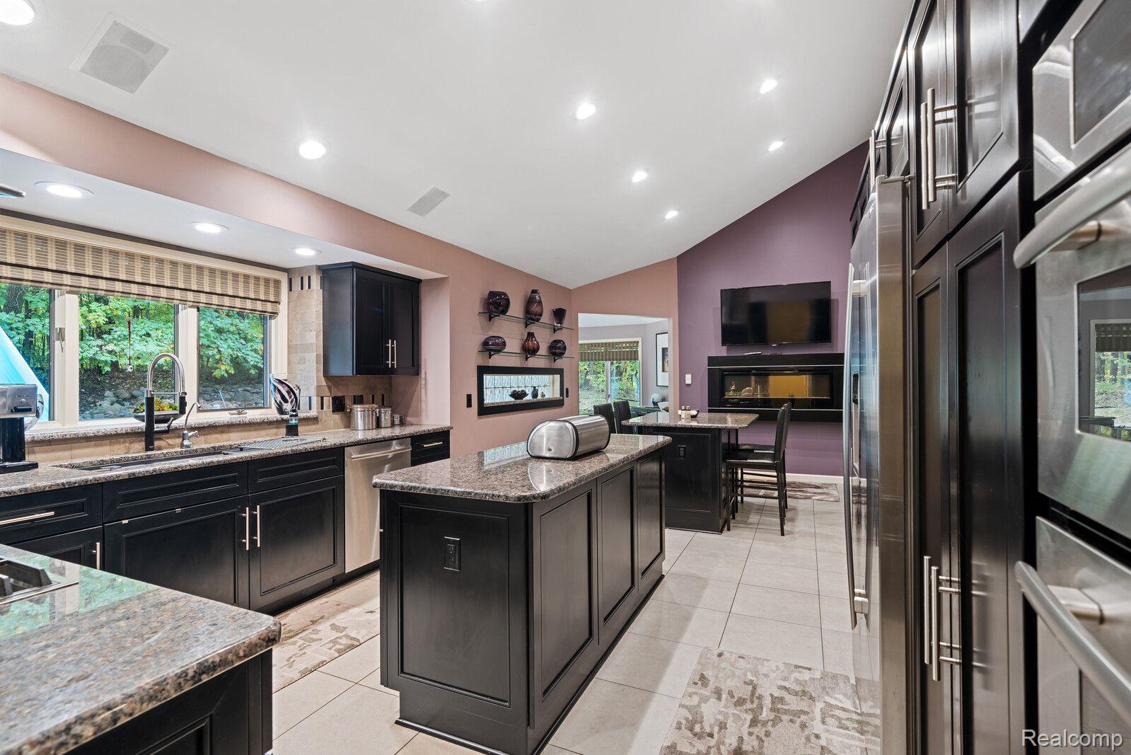 6653 COLLEGE Park