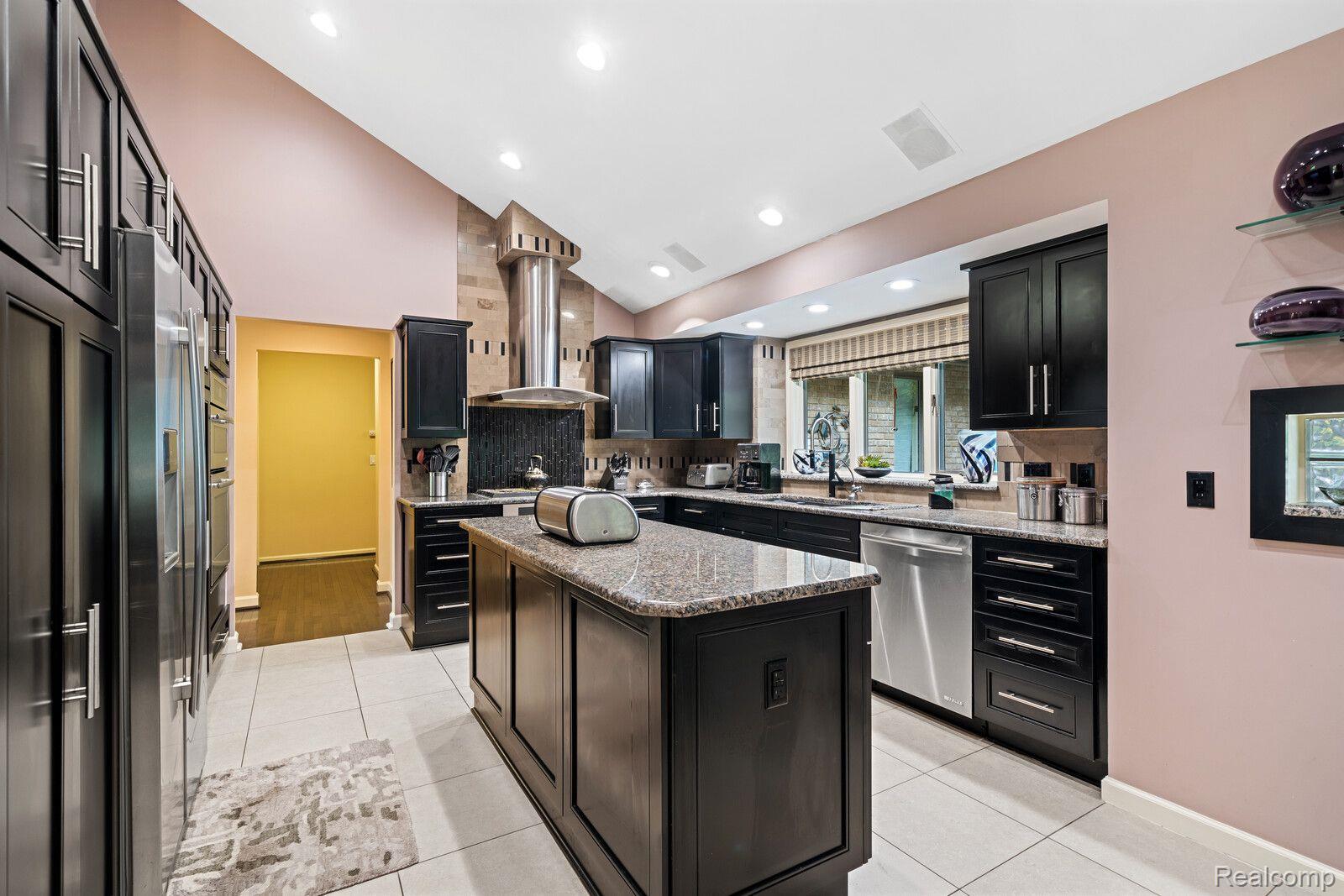6653 COLLEGE Park