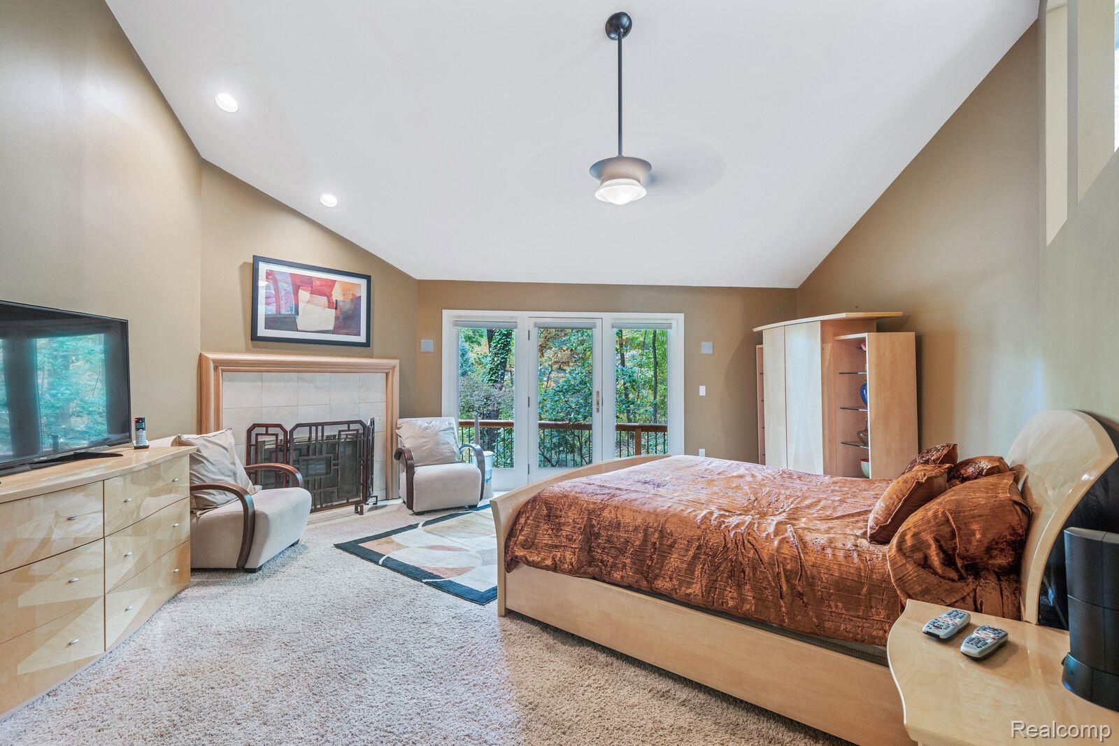 6653 COLLEGE Park
