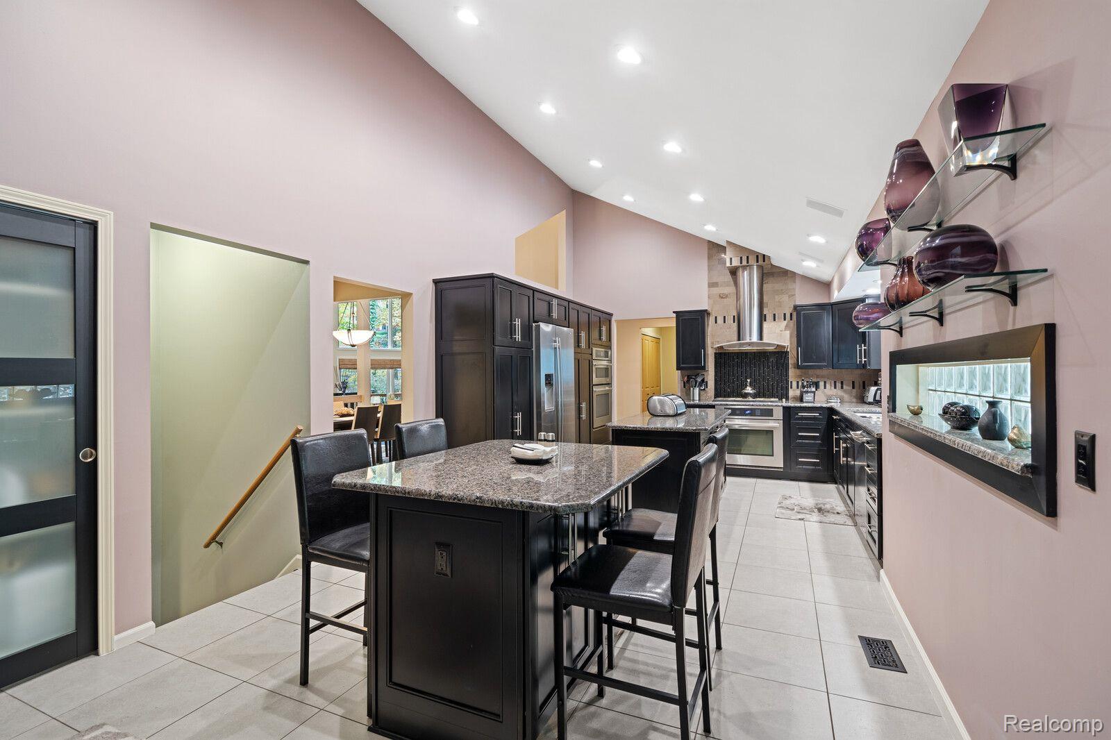 6653 COLLEGE Park