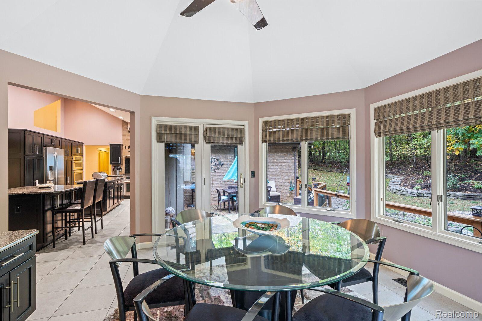 6653 COLLEGE Park