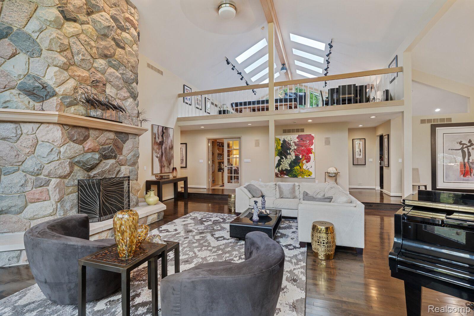 6653 COLLEGE Park