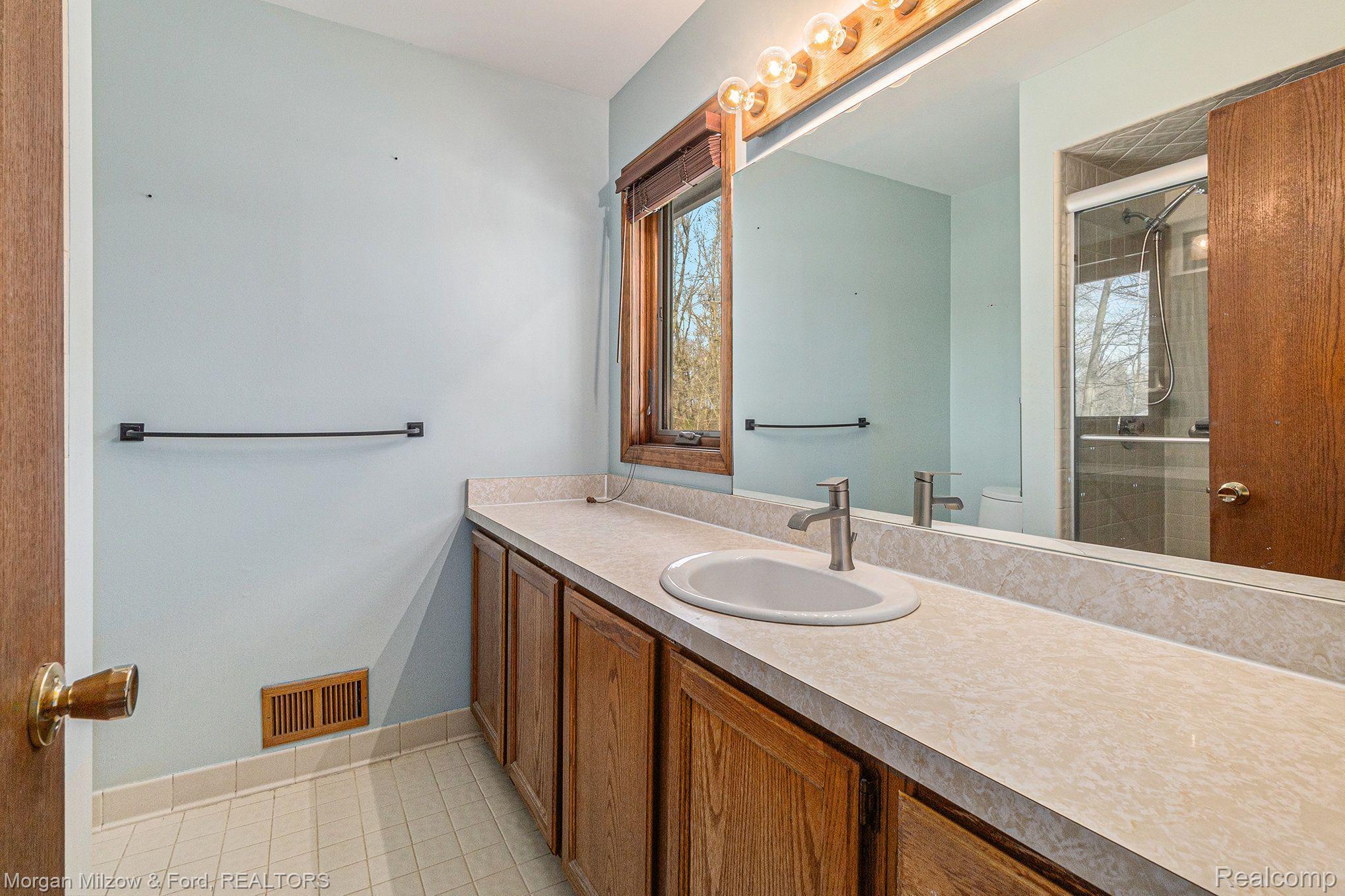 5976 Snow Apple Drive