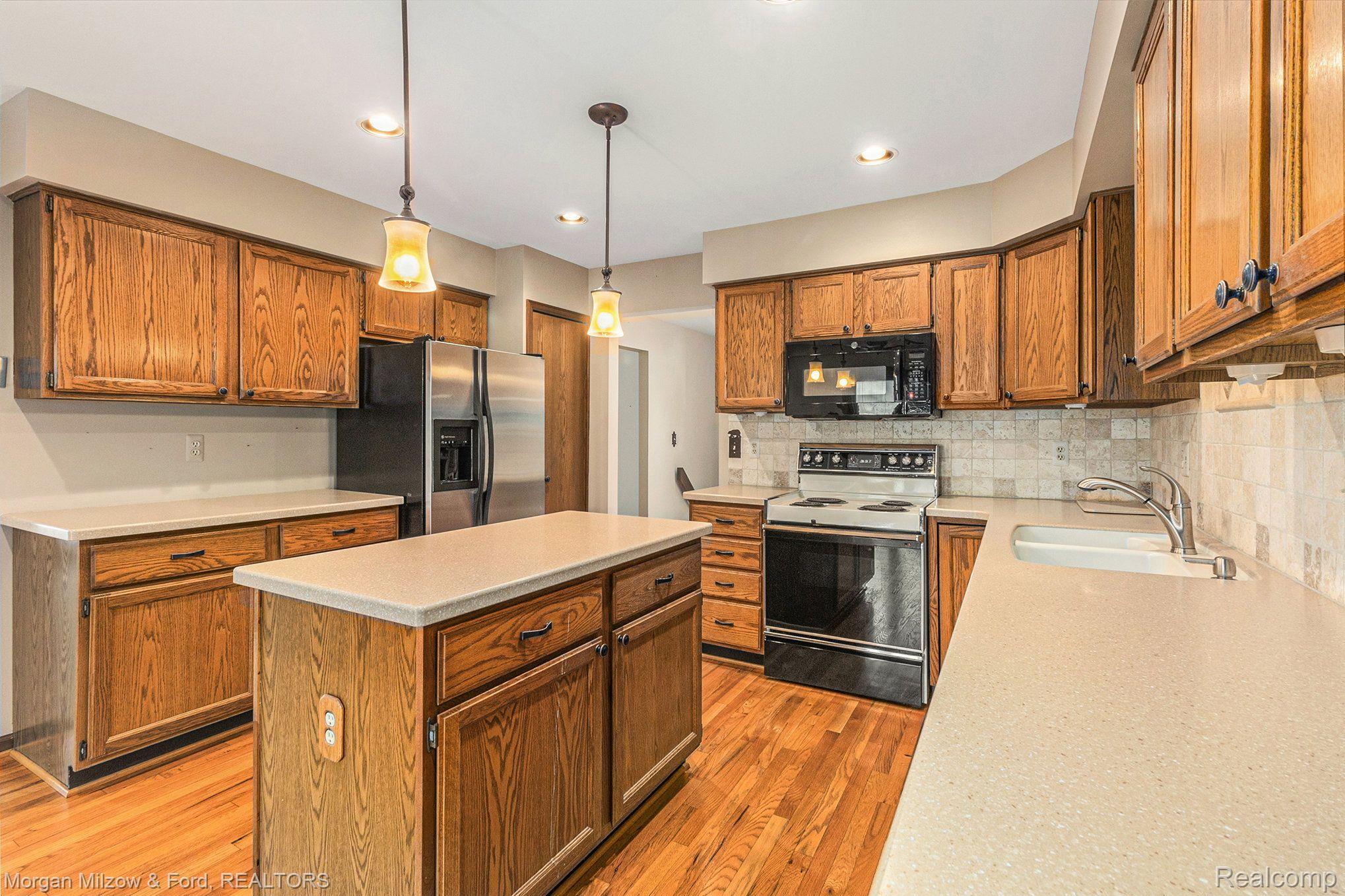 5976 Snow Apple Drive