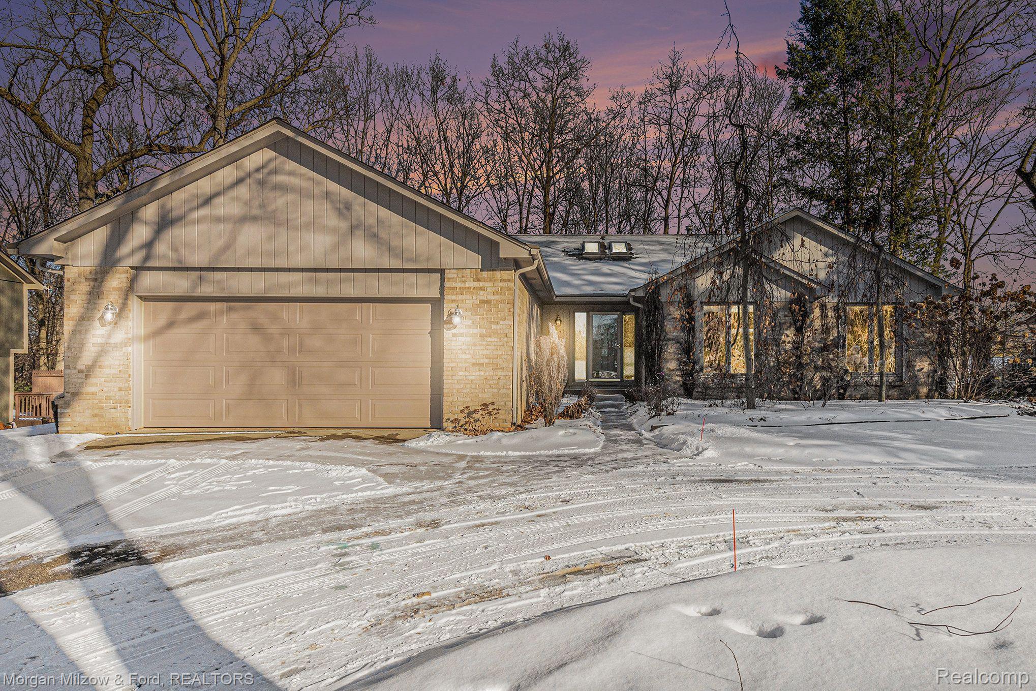 5976 Snow Apple Drive