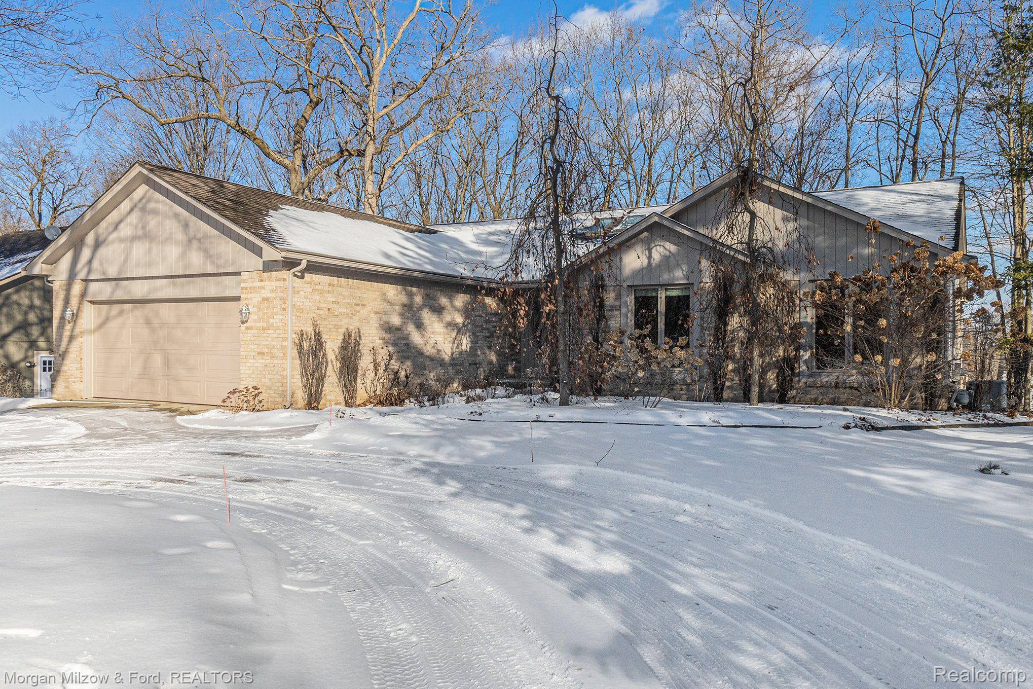 5976 Snow Apple Drive