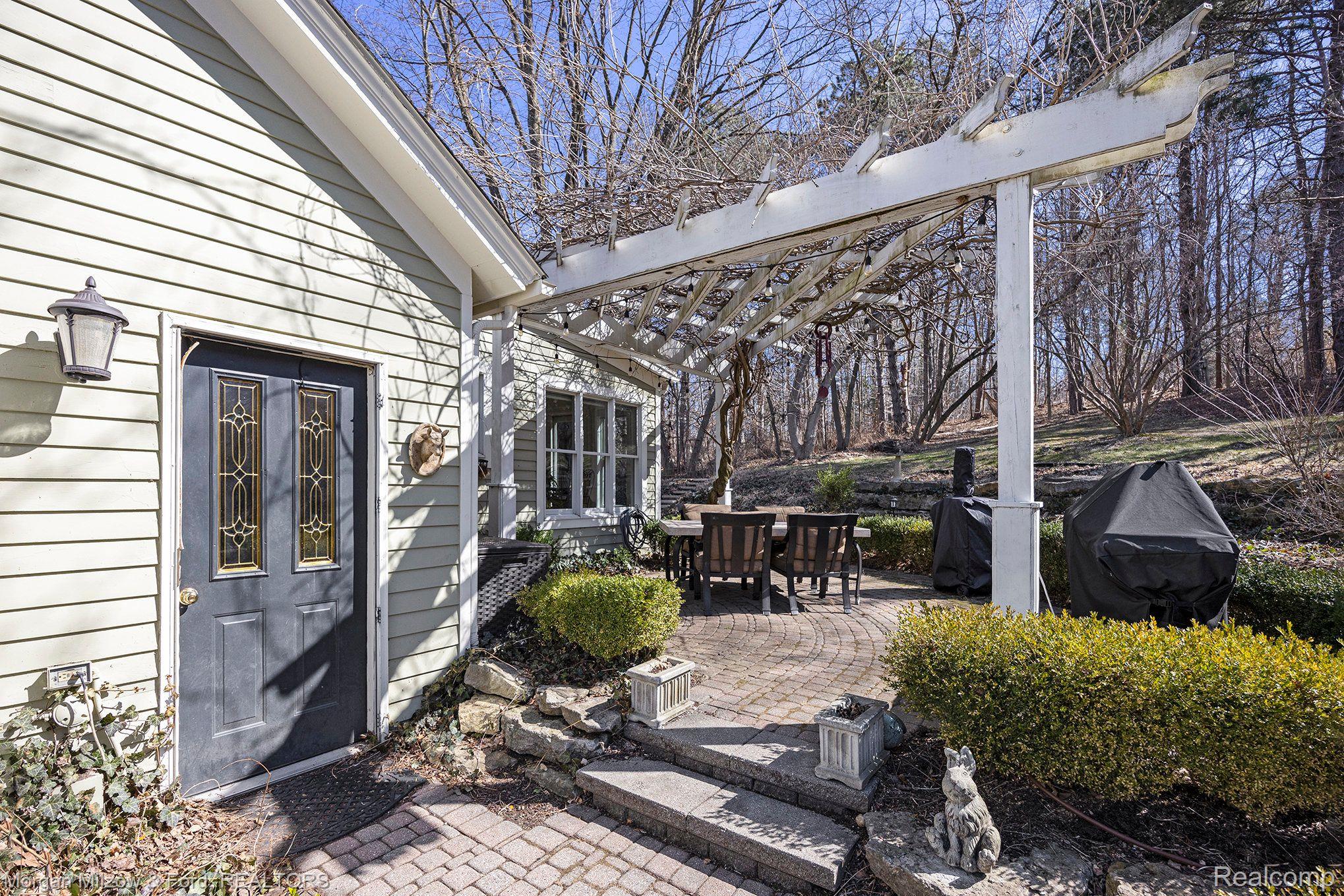 9662 Hadley Road