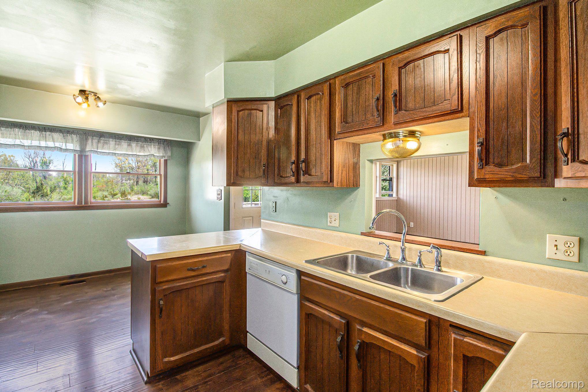 1148 W COOK Road