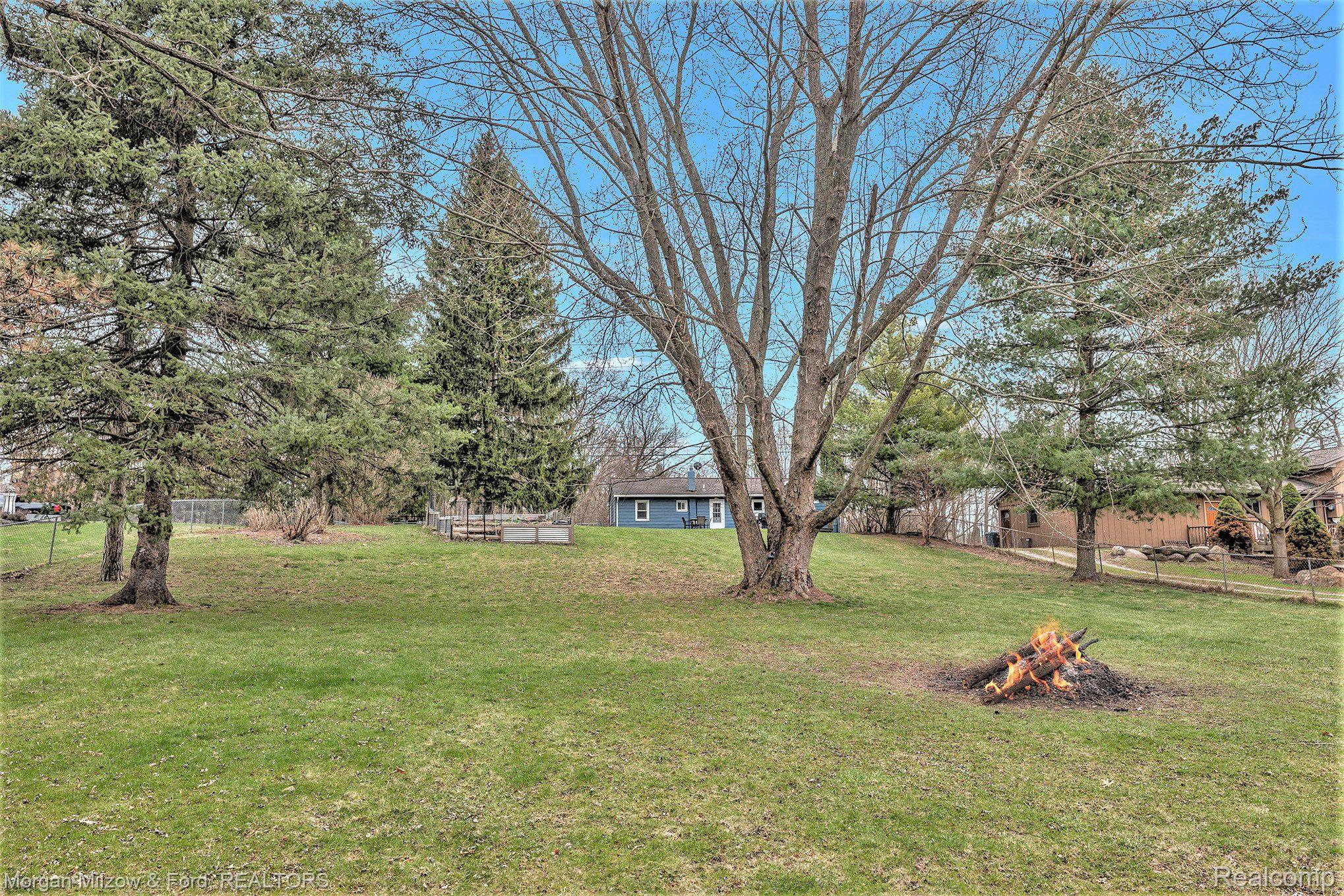 6901 Clintonville Road