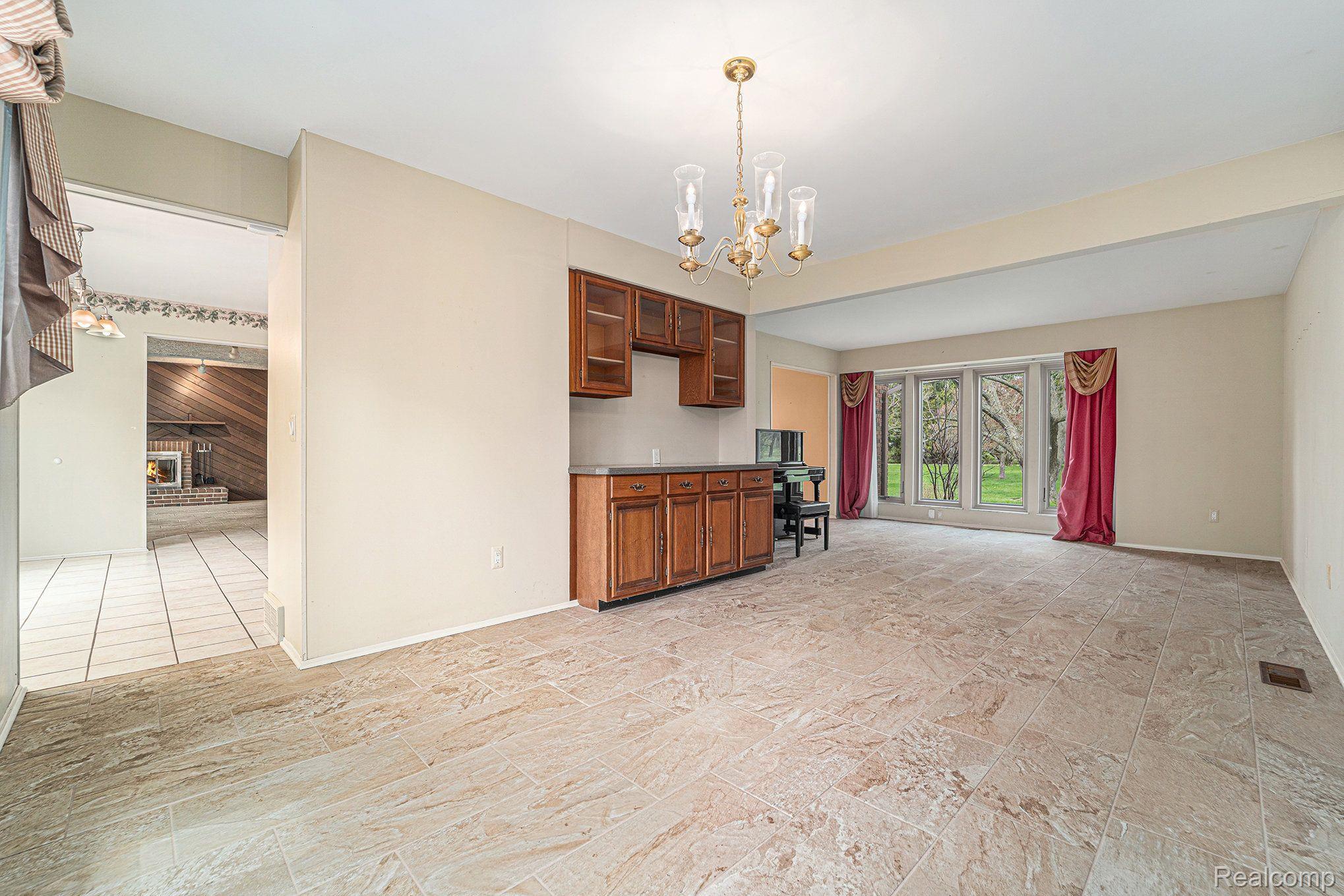 8165 Holcomb Road