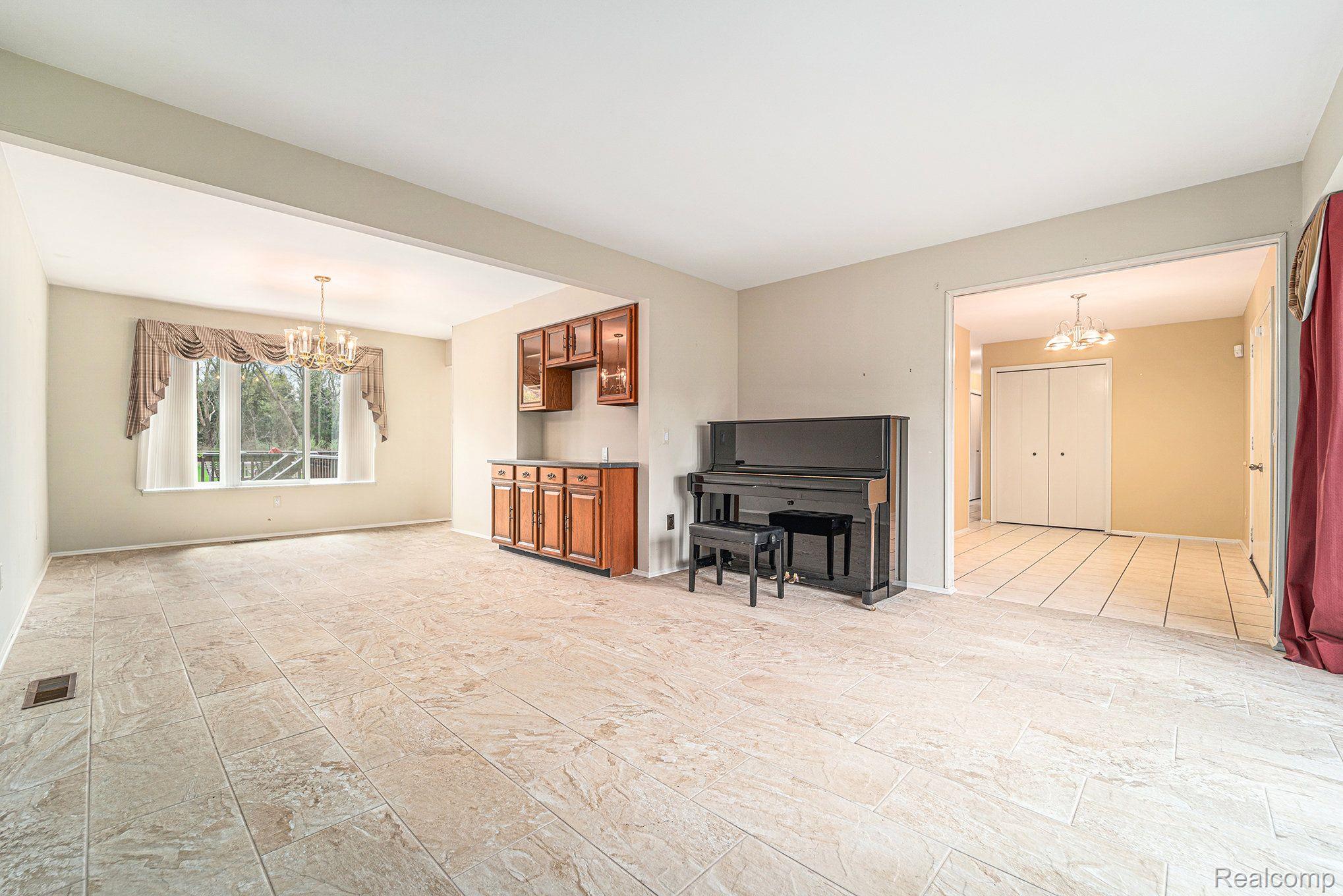 8165 Holcomb Road
