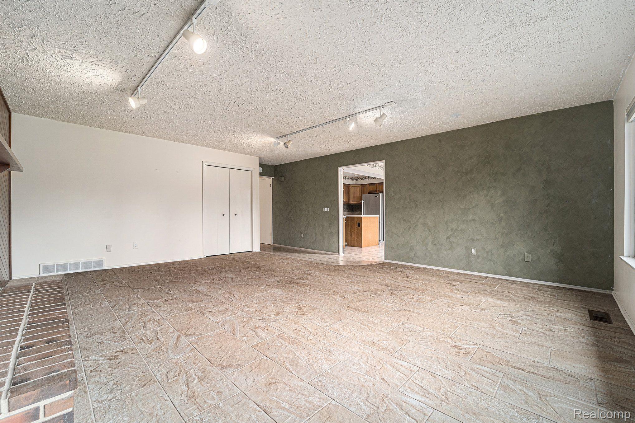 8165 Holcomb Road