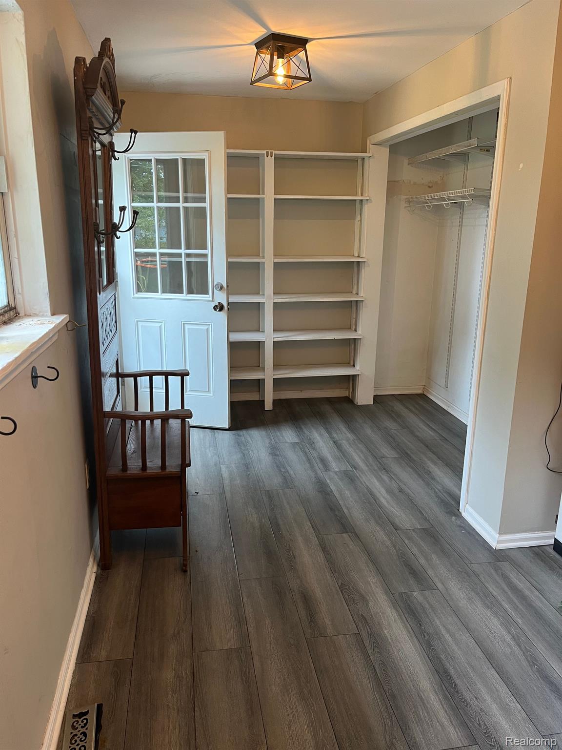 425 SCHOOLHOUSE Street