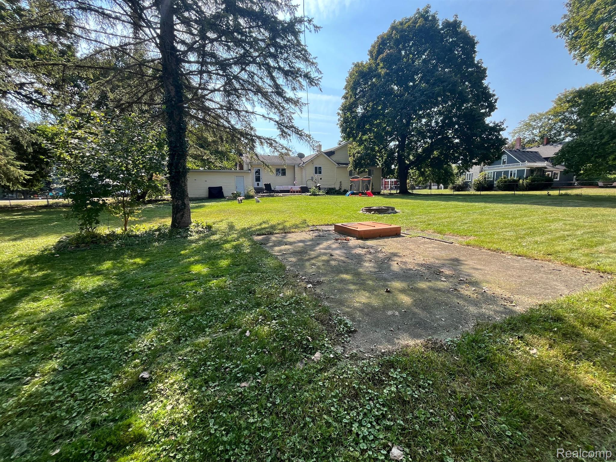 425 SCHOOLHOUSE Street