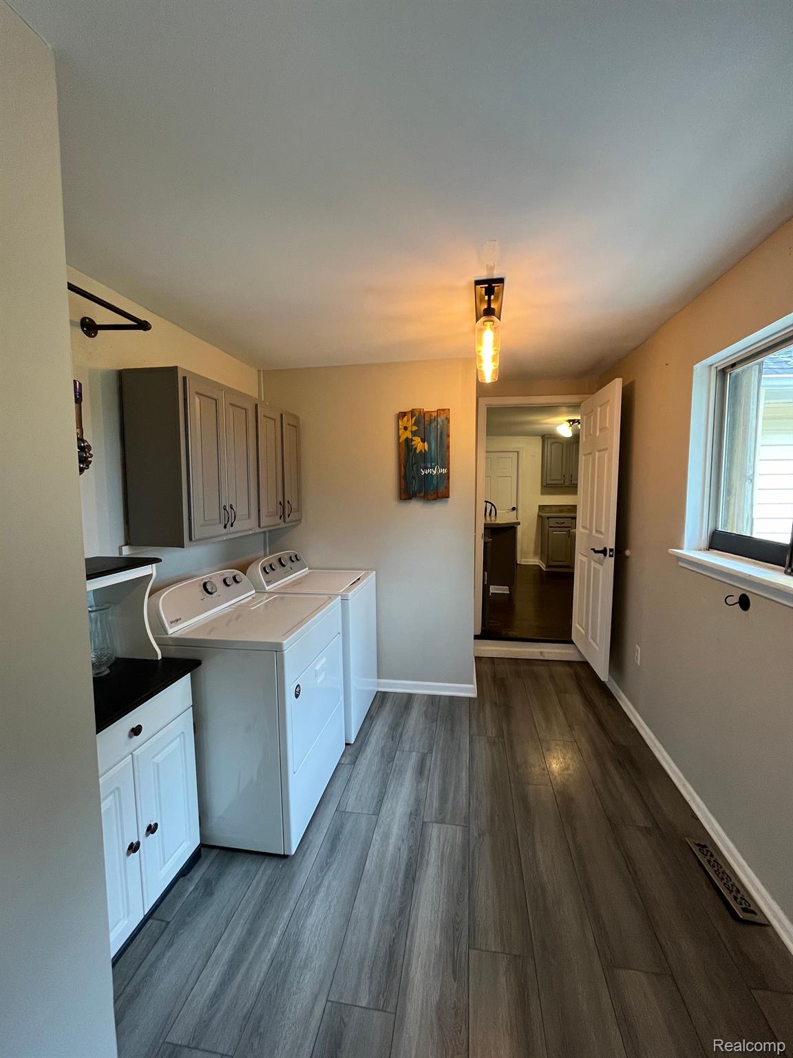 425 SCHOOLHOUSE Street