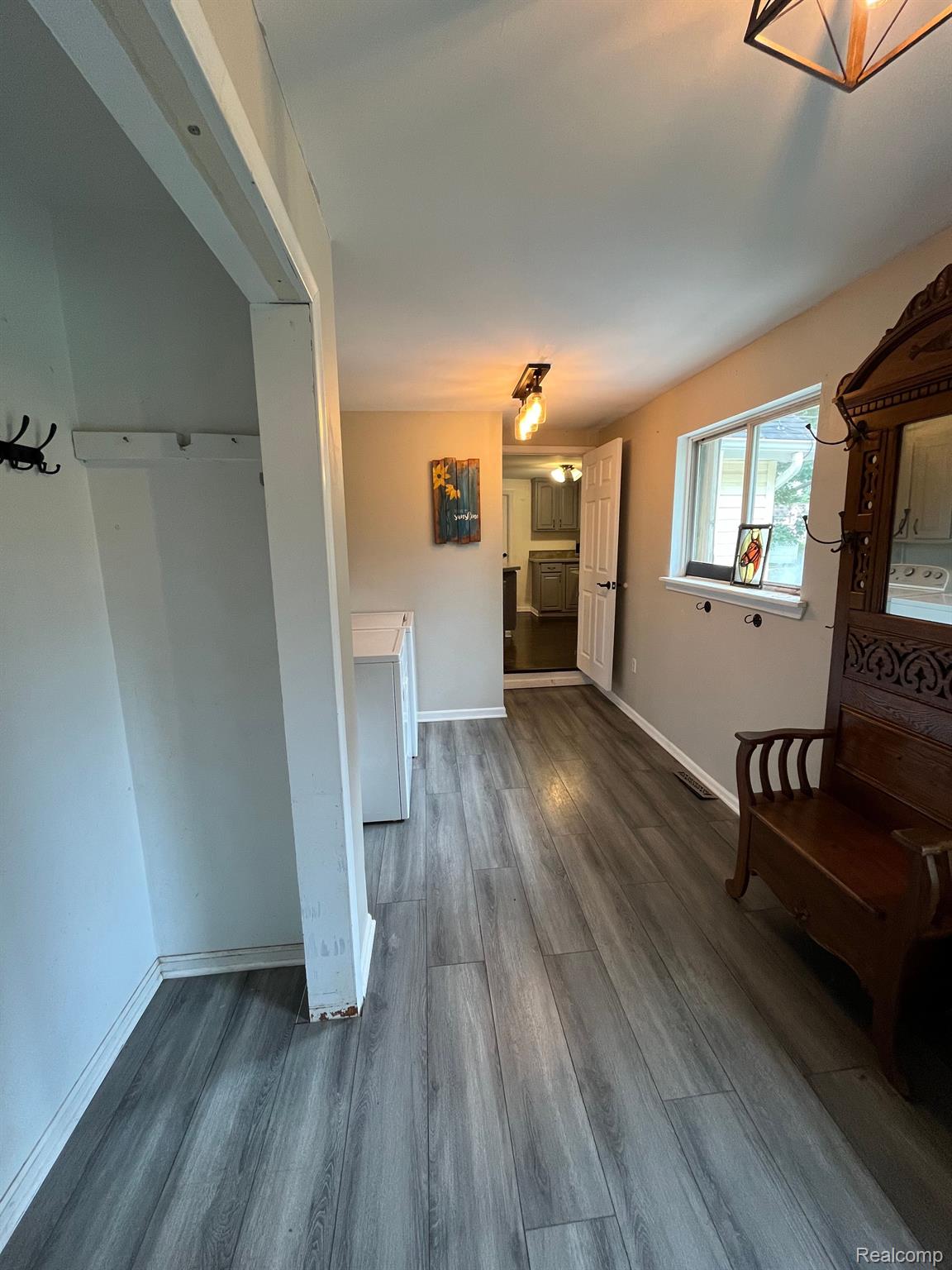 425 SCHOOLHOUSE Street