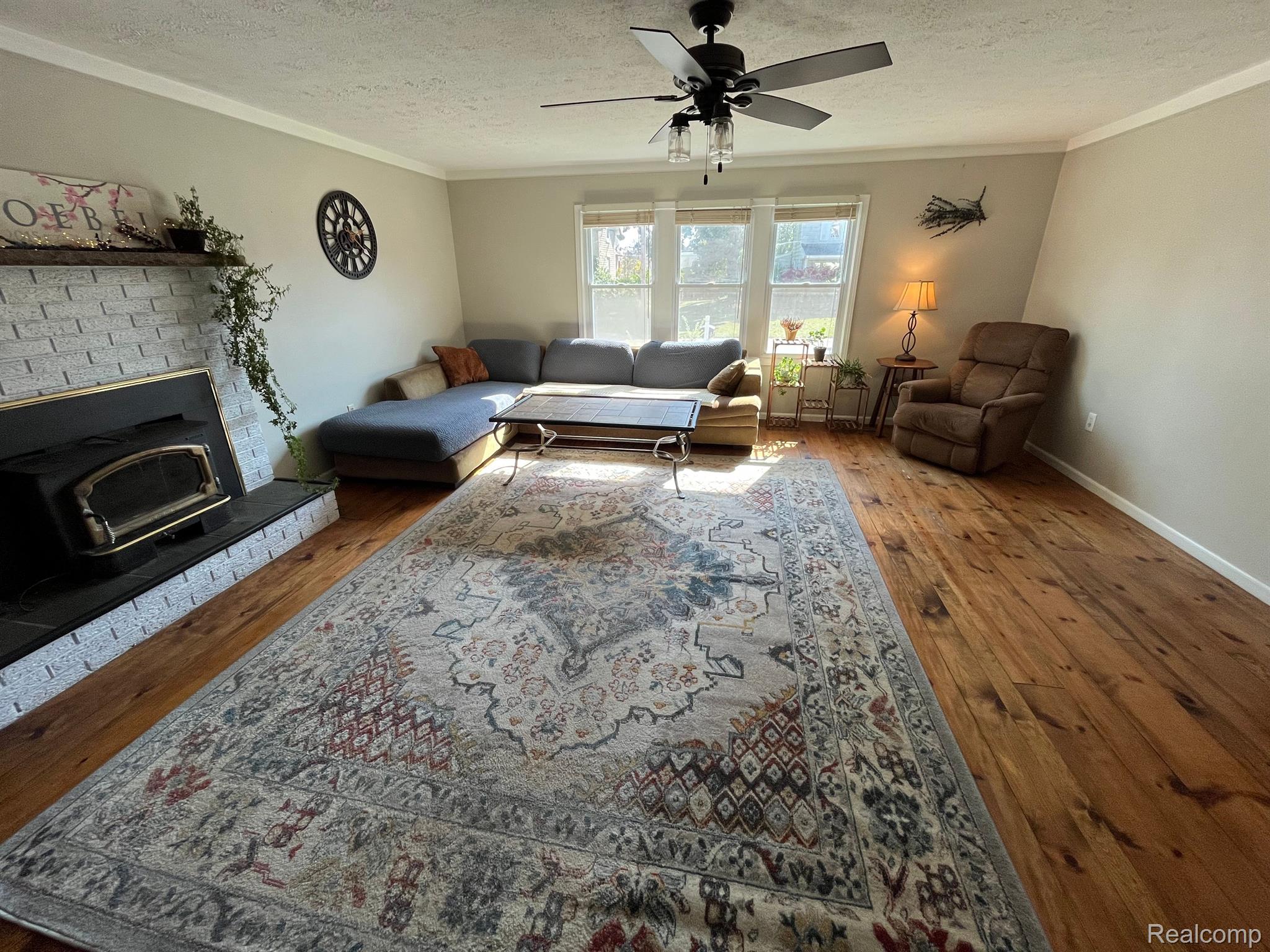 425 SCHOOLHOUSE Street