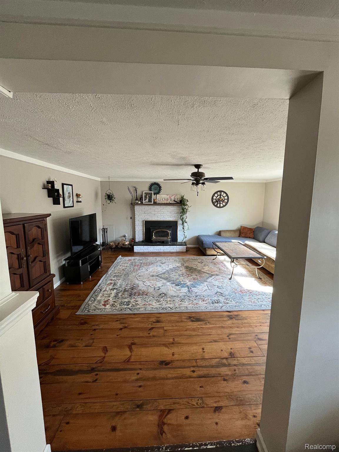 425 SCHOOLHOUSE Street