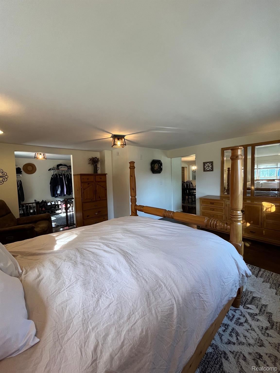 425 SCHOOLHOUSE Street