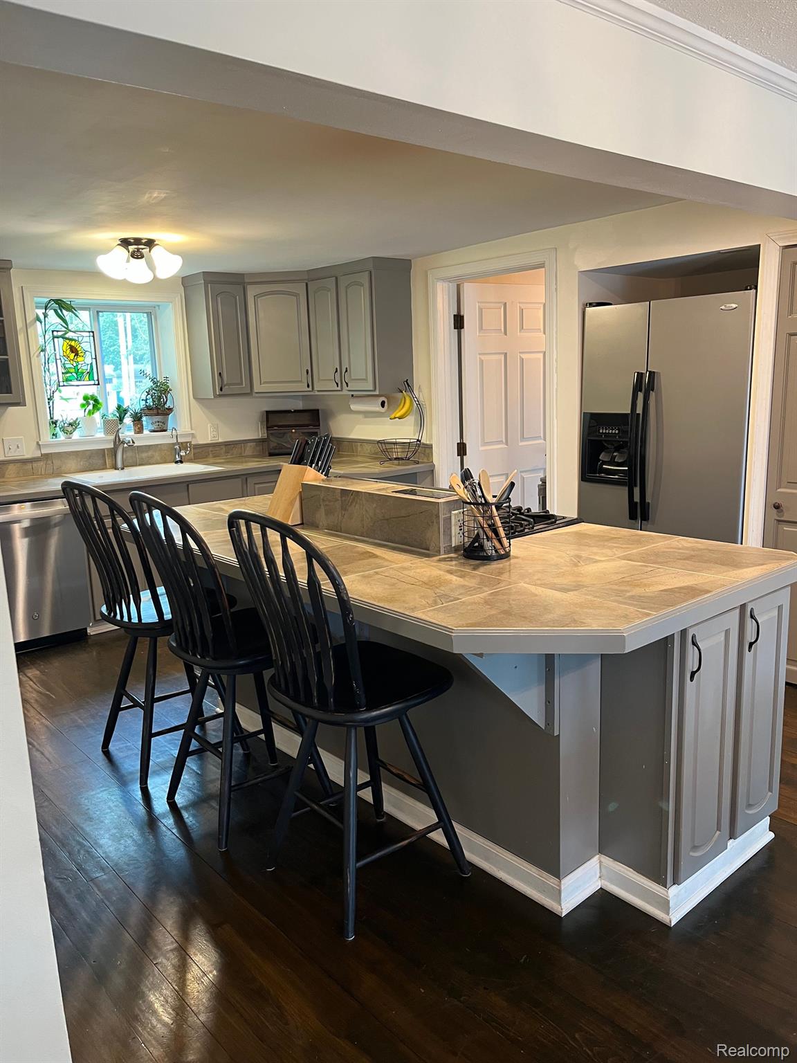 425 SCHOOLHOUSE Street