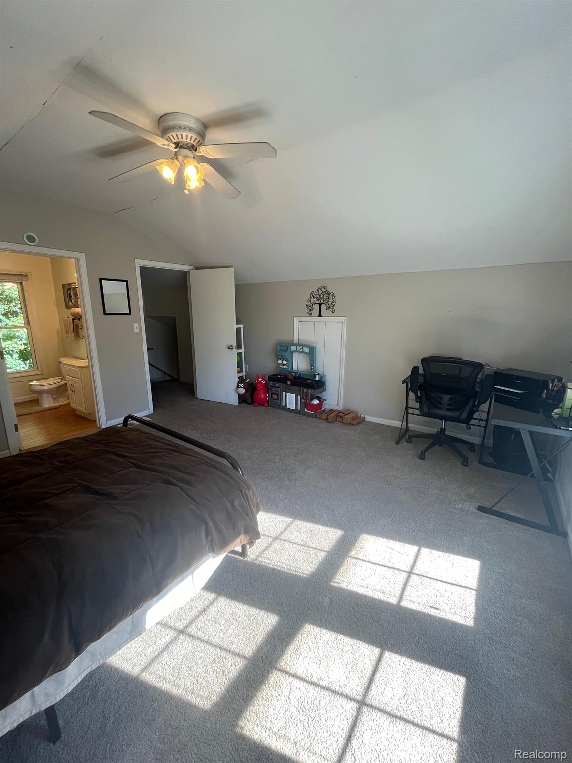 425 SCHOOLHOUSE Street