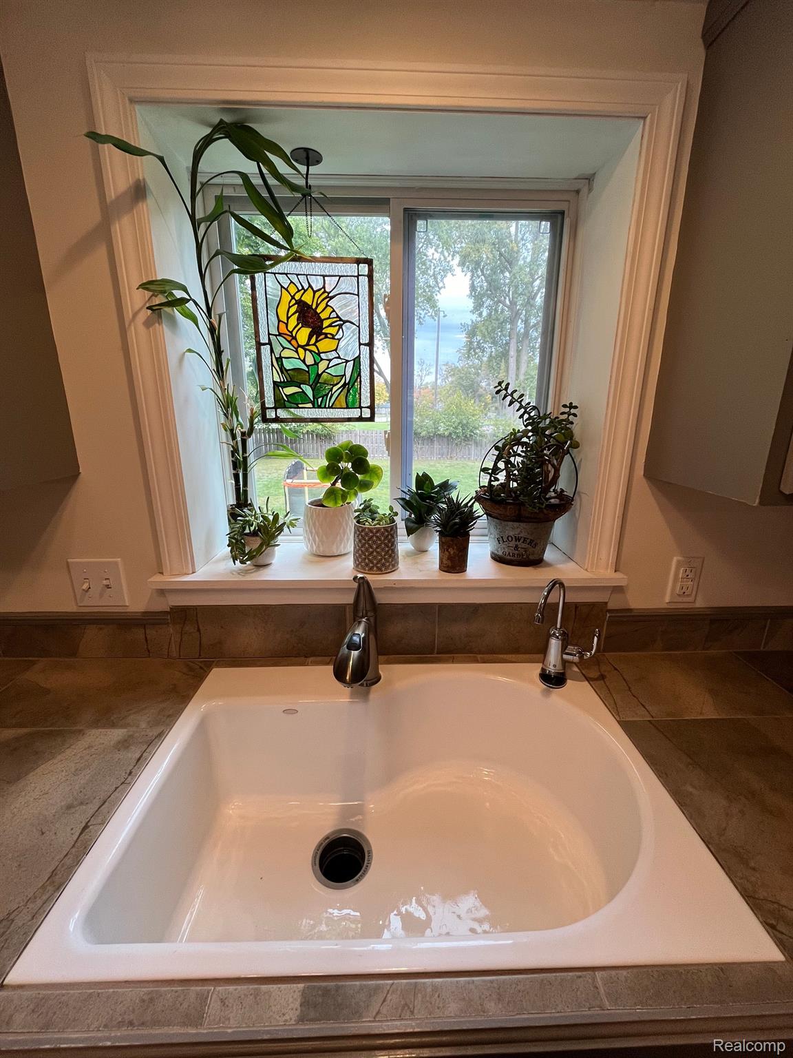 425 SCHOOLHOUSE Street