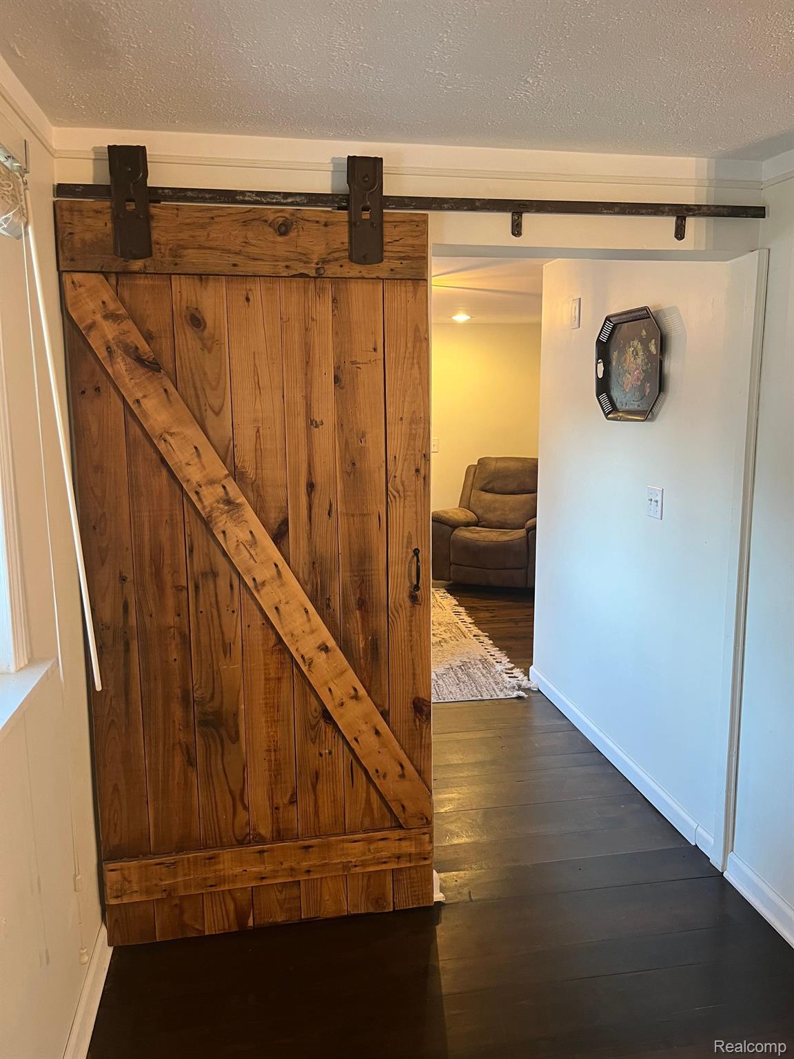 425 SCHOOLHOUSE Street