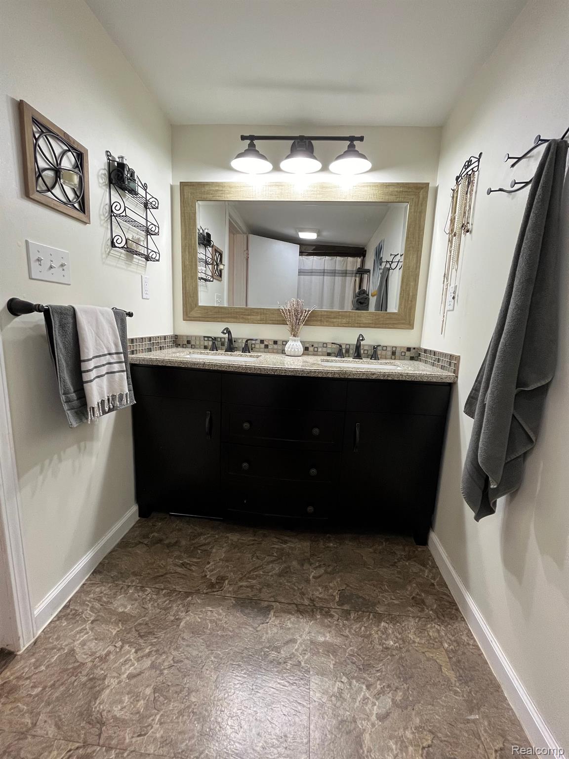 425 SCHOOLHOUSE Street