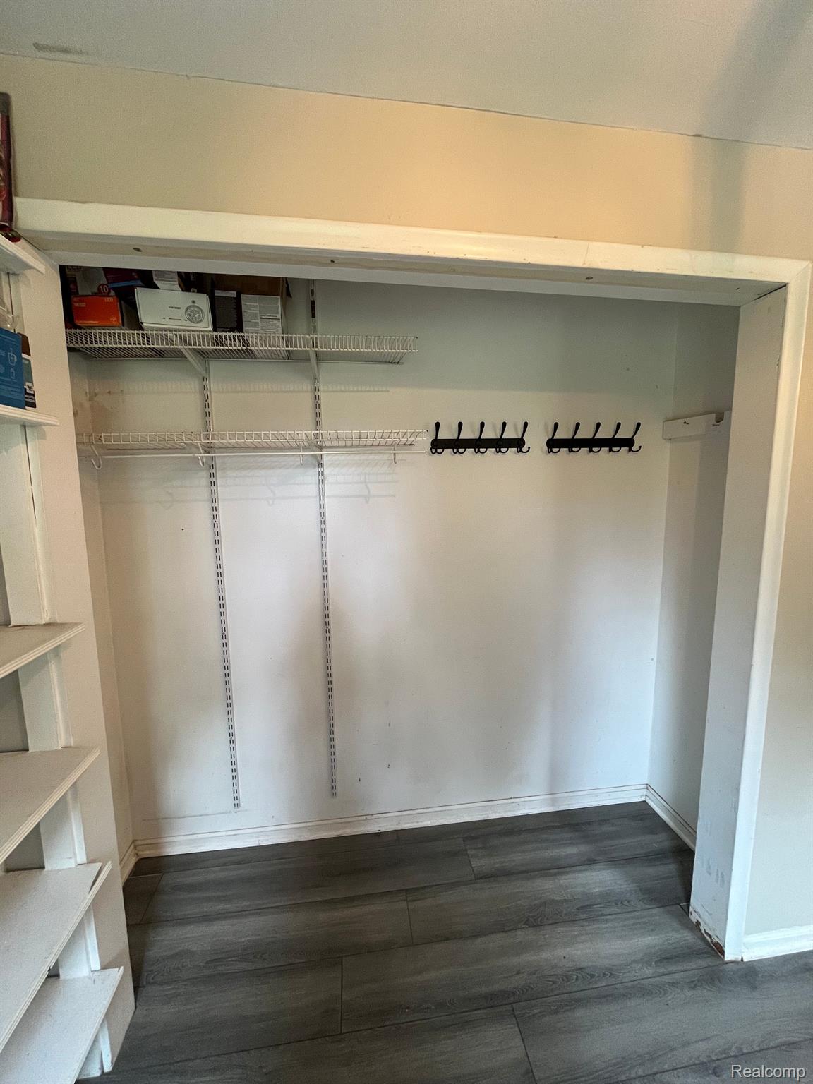 425 SCHOOLHOUSE Street