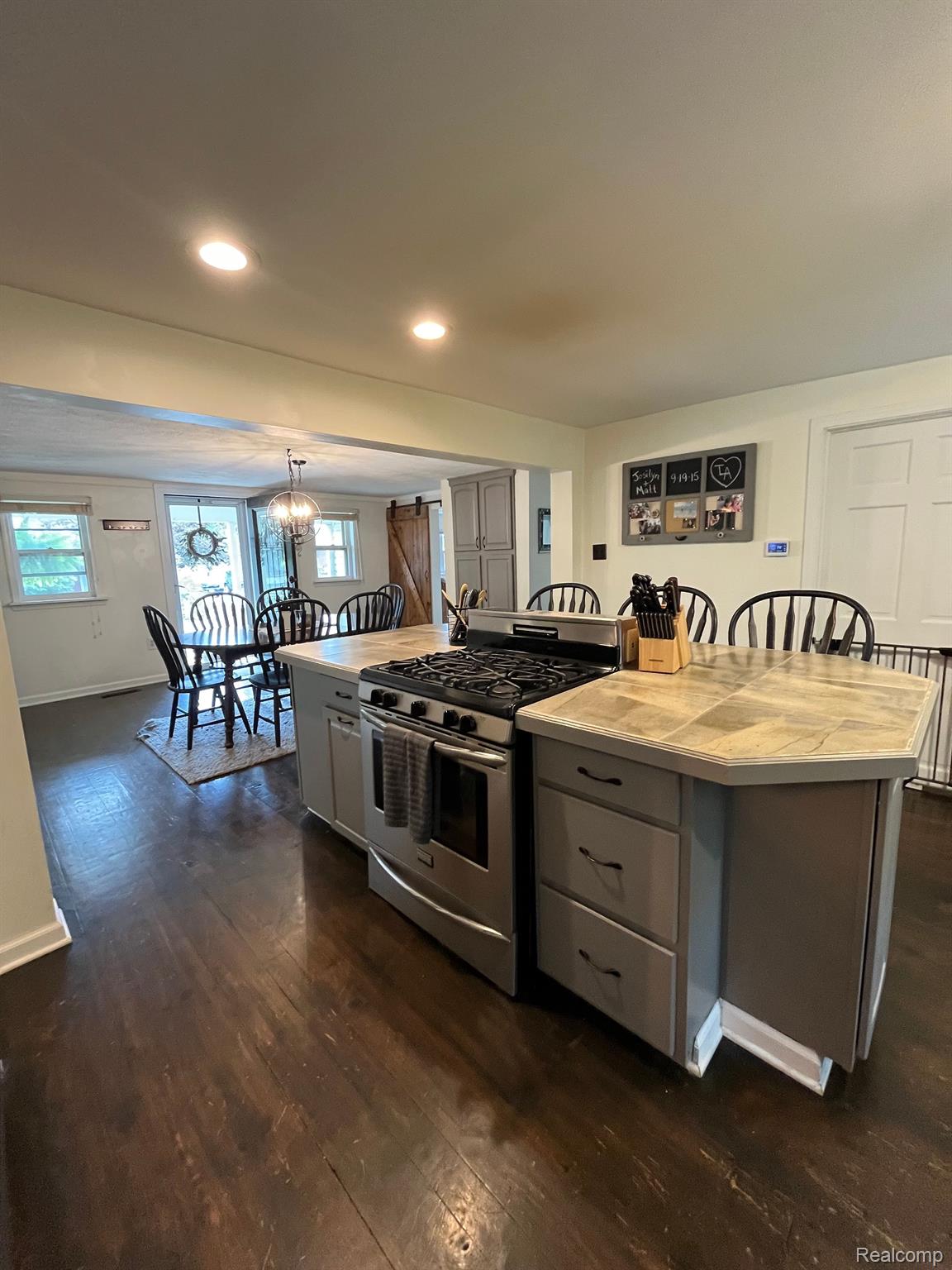 425 SCHOOLHOUSE Street