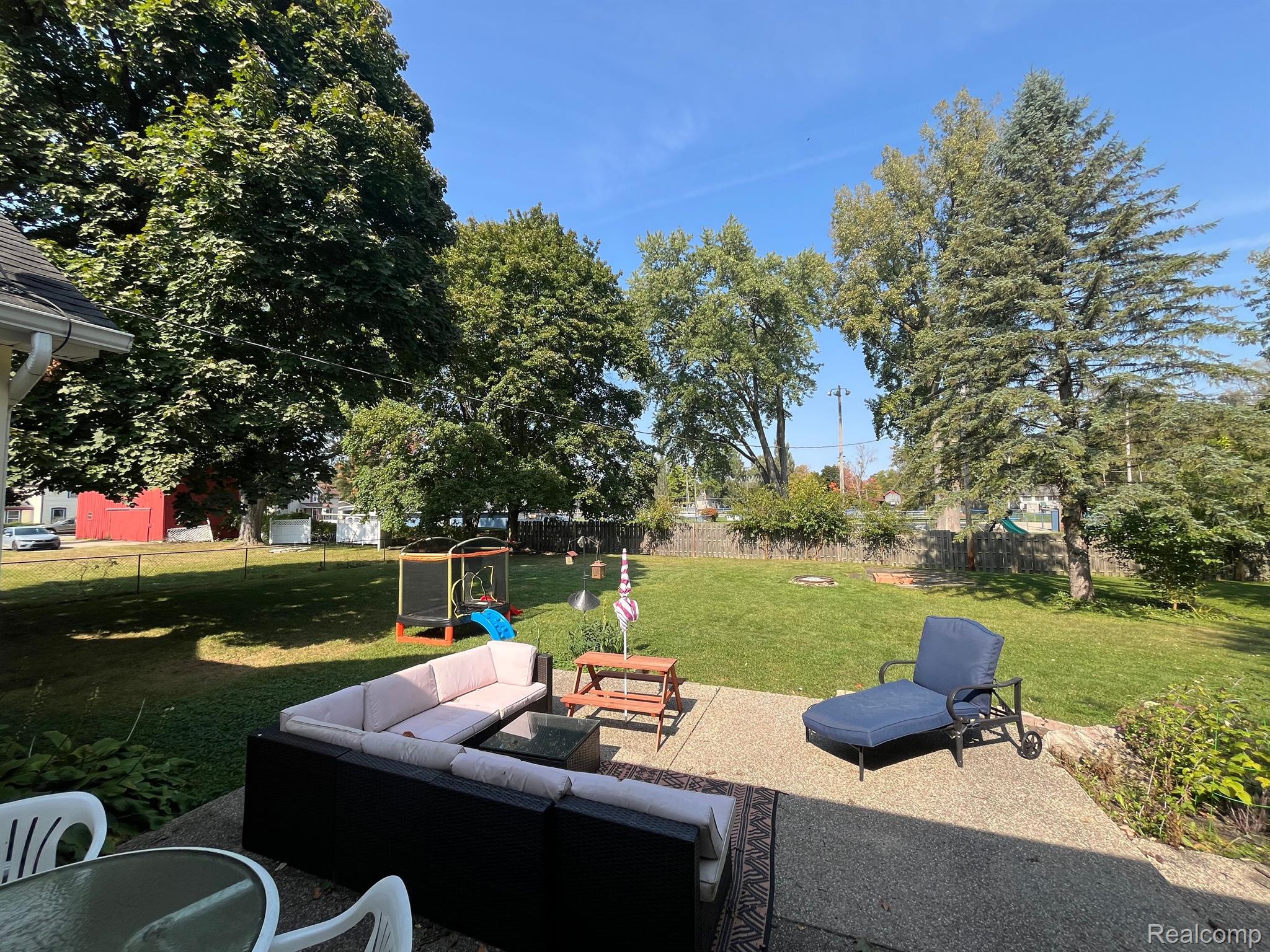 425 SCHOOLHOUSE Street