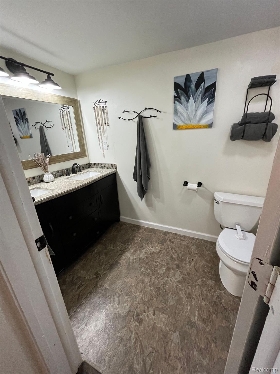 425 SCHOOLHOUSE Street