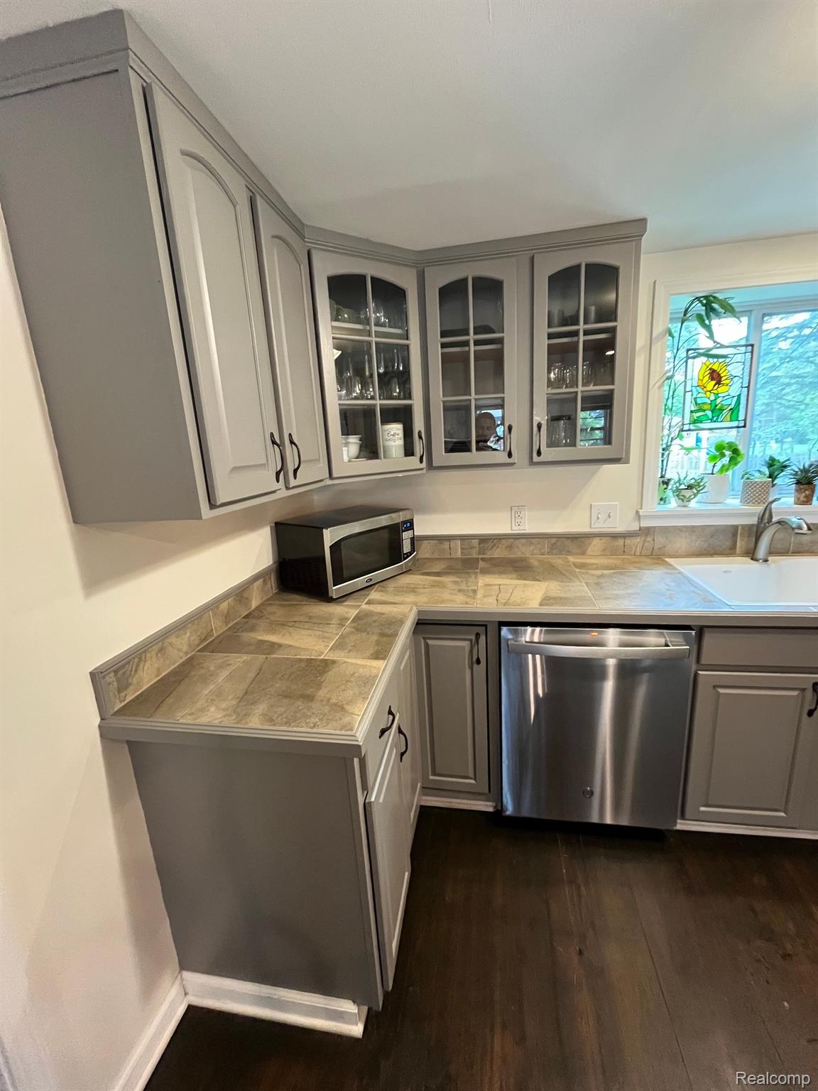 425 SCHOOLHOUSE Street