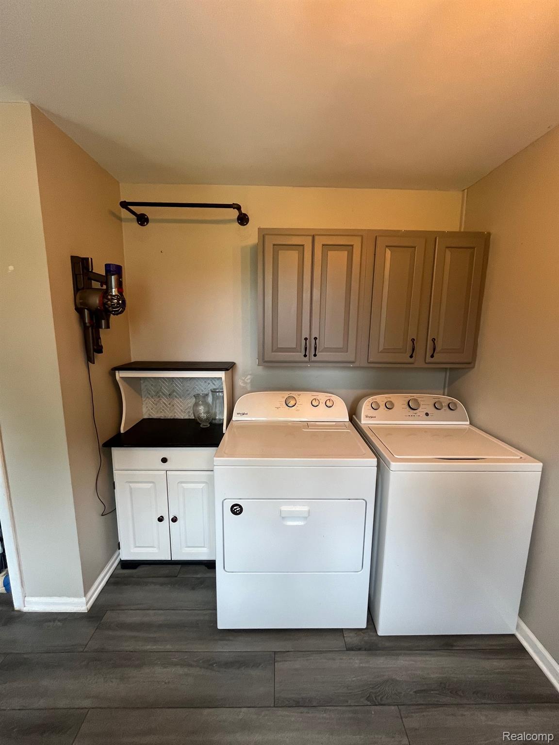 425 SCHOOLHOUSE Street